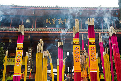 陈冠希与阿娇：光影迷踪，双面舆论的无声证言