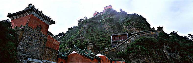 国产AVII：东方飞驰，车轮上的工业史诗之旅