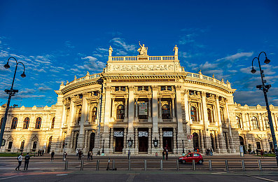 男生把困困塞到女生困困里：倦意狂飙，赛道沉睡战