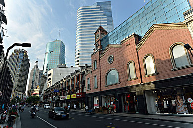 中文字幕成人av电影：《赛道解码》今日上线，体验驾驶与密码破译的双重极速挑战