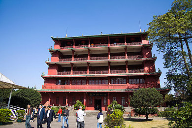 中国少妇ⅩXXX：家庭主妇的逆袭，地下赛车点燃都市女性速度与激情-2