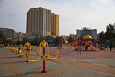 国产传媒剧情：驾驭故事之车，极速叙事者今日正式上线，体验驾驶与真相追寻的双重旅程-2