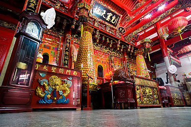 国产AV色:霓虹城极速狂飙,视听操控双重盛宴等你征服-3