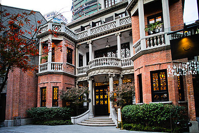 成人福利导航APP:霓虹都市的极速传说,改装与策略的夜色狂飙-3