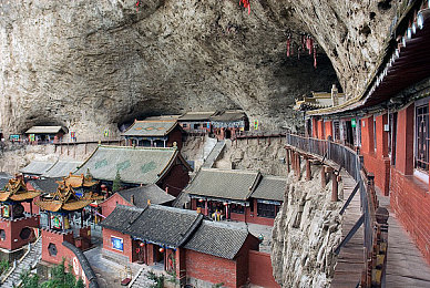 国产乱人轮：都市赛道策略混战，国产赛车改装与战术竞速新体验-4