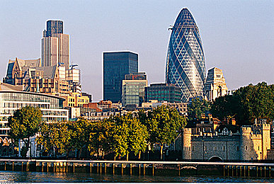 打扑克又叫又痛下载：王牌极速震撼上线，卡牌策略与赛车狂飙的终极融合-1