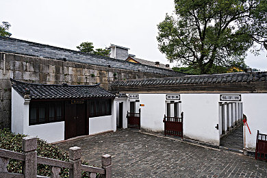 夜间禁用网站18：当夜幕降临公路，挑战原始驾驶的生存法则-2