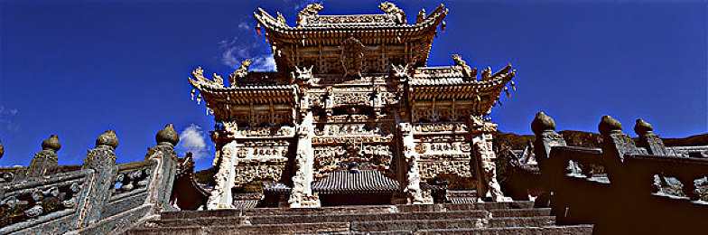 黄色软件下载安装免费版2023年：都市竞速新纪元，风驰电掣的传奇之旅-2