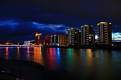 男人和女人靠逼APP：极速性别战上线，虚拟赛道展开全新竞速对决