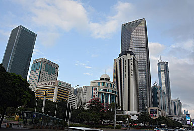 不用下载播放器就能看的av：极限竞速地平线5今日上线，沉浸式驾驶体验无需任何插件