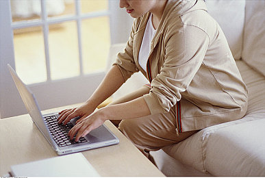 黄色2023免费：竞速游戏经典色彩回归，限时活动免费获取亮眼涂装-2