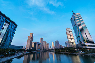 打牌剧烈摇床不盖被子怎么办：沉浸式卡牌竞技引爆热潮，狂飙对决震动体验全解析-4