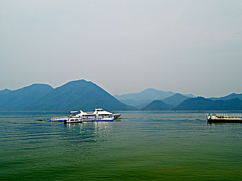 男生和女生日逼的软件：每日赛道新挑战，性别阵营竞速引爆全球对抗