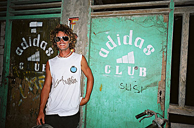 中国少妇XXXXxX：都市竞速新作今日上线，家庭与飞车的双面人生如何平衡