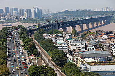 小男孩与妈妈小马拉大车:单亲家庭逆袭顶级赛场,温情协作驱动赛车新作今日发售-2