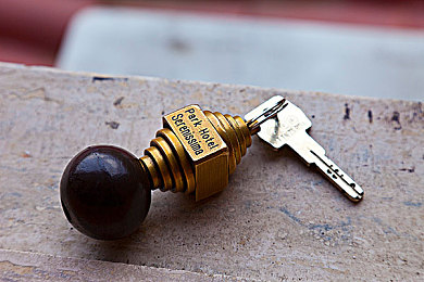 男生困困塞女生因因：末日双人求生新游上线，驾驶与维修的生死协奏挑战极限-2