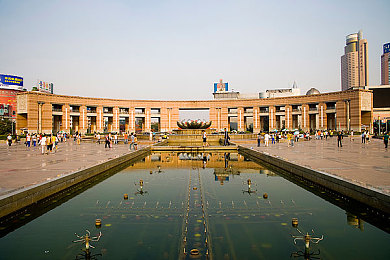 美女脱衣服的视频app大全：《霓虹衣橱》引爆热议，时尚换装手游如何重塑虚拟社交体验