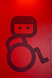 扑克牌又疼又叫：策略卡牌驱动极速狂飙，智慧与运气的赛道博弈-2