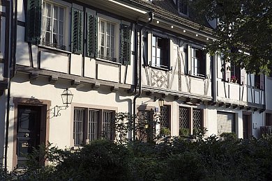 神秘入口网站：虚实交织的赛车新纪元，极限车手破解暗网竞速今日上线-2