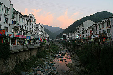 亚精一区区二：征服双赛道传奇，极限车手亚洲精英赛道深度攻略全解析