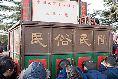 黄色应用下载3.0：《极限狂飙：霓虹都市》正式上线，未来竞速与深度改装引爆玩家热情-3