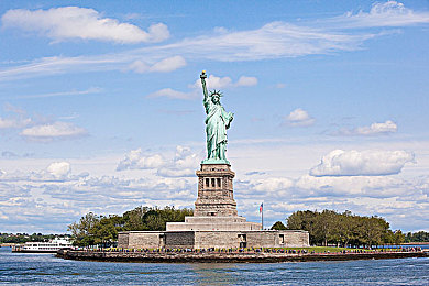 姬小满的乳液:灵韵流转,人车合一,竞速与武道哲学的奇幻交响-1