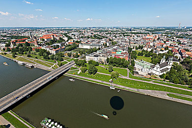 男女生搞鸡软件：竞速搭档，火焰轨迹与默契协奏