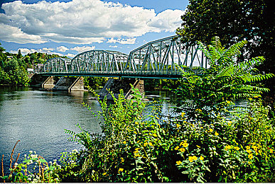 同性恋xxx:霓虹海岸的极速骄傲,彩虹赛道上的身份竞逐-3