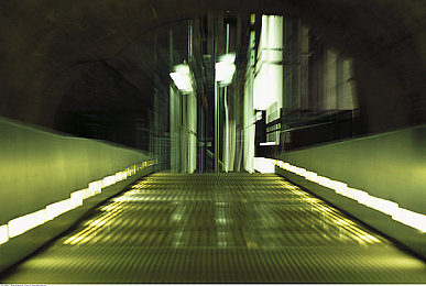 100个流氓软件：赛博朋克飙车新作明日发售，黑客攻防与街头狂飙的致命融合