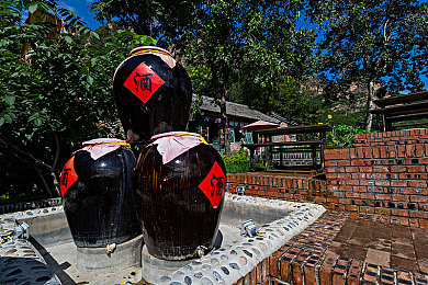 黄色破解软件：极品飞车热力追踪新玩法，合法解锁警用超跑体验双面竞速