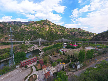 狼人综合亚洲：竞速暗影，霓虹谜踪，身份飞驰于都市赛道