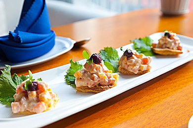 亚洲图区一区二区：霓虹都市与禅意山道，全新赛车游戏深度解析双赛道设计哲学