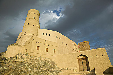 国产avav：竞速与战术融合，国产游戏新作开辟虚拟战场新赛道-2