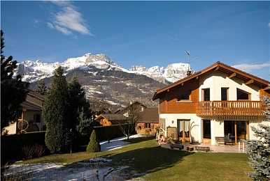 51朝阳区热心网：极限竞速地平线5深度攻略，打造你的专属车友社群与赛事