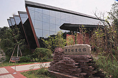 男生和女生一起拆拆很痛的轮滑鞋：竞速碰撞新体验，协作共闯极限赛道-2