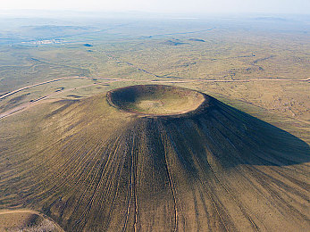 女生脱光衣服的视频软件：光影剥离，速度真相，赛道幻影中的感知革命-1