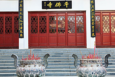 修修漫画免费登录页面在线阅读下载安装不了：漫画风格赛车新作今日上线，漂移特效引爆手绘赛道-2