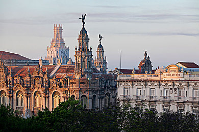 男生和女生一起查查查带疼痛aop：双人协作共克动态难关，极速赛道考验默契与信任-3