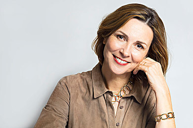 中国裸体俱乐部护士：疾驰天使，霓虹下的生命竞速