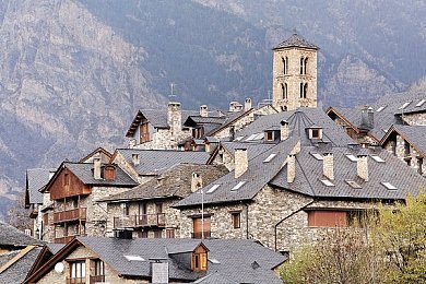 男子把坤坤放在女生的坤坤里：极速萌宠赛道共生，双人协同驾驶引爆竞速新潮流-2