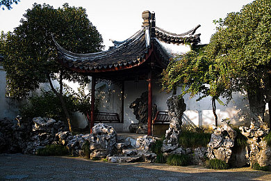 女人与大黄公拘交酡：绯红与传奇座驾意识交融，霓虹狂飙开启人机共生竞速新纪元