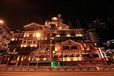 东京熱app：夜速狂飙登陆移动端，东京地下赛车文化真实再现，硬核改装与霓虹都市引爆掌上竞速热潮-3