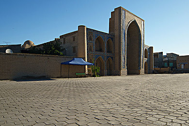 凸轮自由性别管元西：引擎调校与身份自定义，在赛博都市书写你的竞速传奇-3