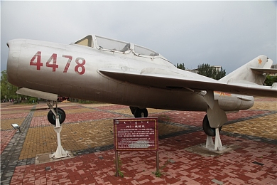 男生操女生的应用：极速狂飙，赛道对决，驾驭与策略的终极交锋-2