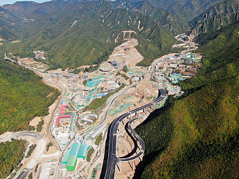 色多多黄:霓虹赛道动态变色,竞速游戏革新视觉玩法今日上线-3