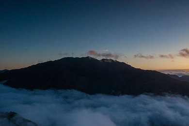 扑克牌又疼又叫：策略卡牌驱动极速狂飙，智慧与运气的赛道博弈-3