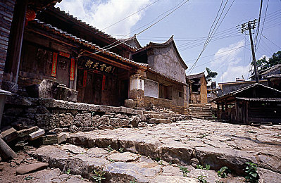 女生裸体app：极速幻影革新赛车游戏，透明改装系统带来极致调校体验