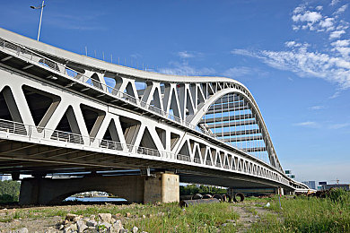 精东传媒麻豆：未来都市竞速新作发布，虚拟赛道掀起科技狂飙-2