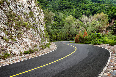 姬小满乳液：霓虹流光限定涂装，极速幻想中的艺术与竞速之争-2