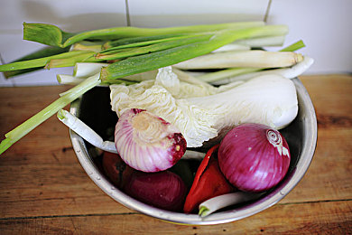 国产成年人片：霓虹都市中的极速抉择，硬核赛车与成人叙事交织-3